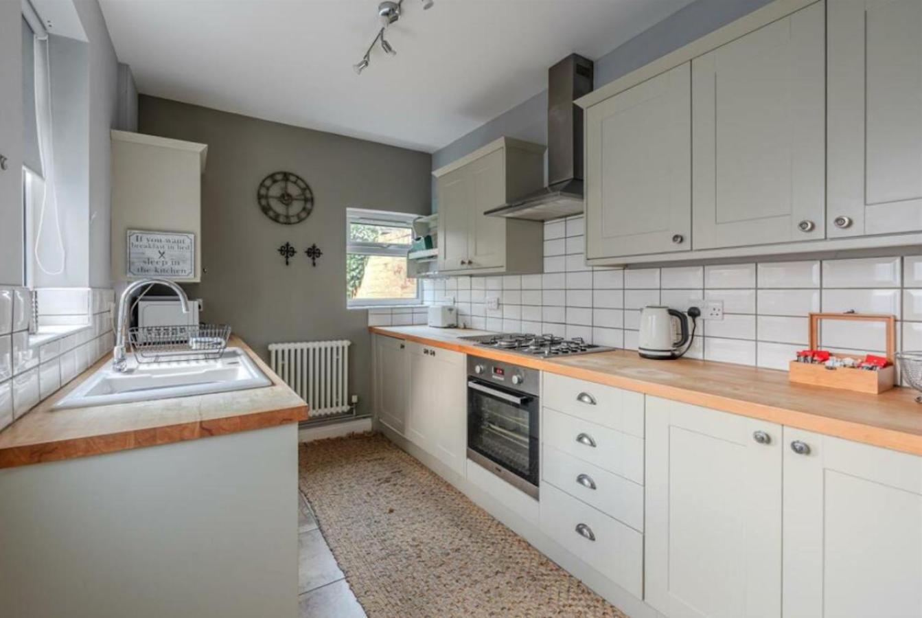 Entire 2-Bedroom House With Garden York Eksteriør billede