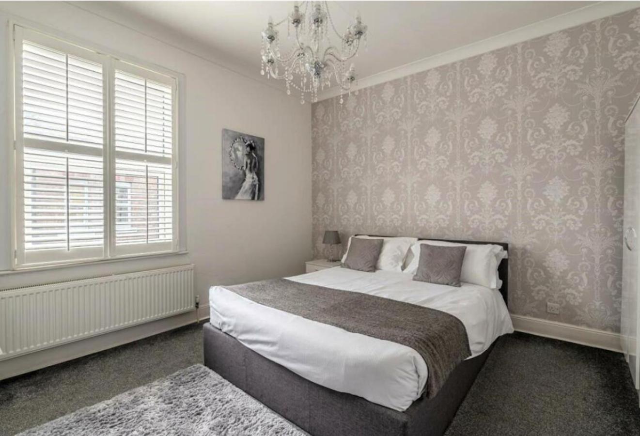 Entire 2-Bedroom House With Garden York Eksteriør billede